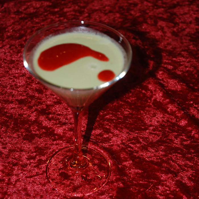 Sitronfromasj Ingredienser: 5 plater Gelatin ½ dl Vann 4 ss Sukker 1 Sitron (saft og revet skall av) 2 Egg 2 ss Sukker 4 dl Kremfløte https://heidisboble.no/ @heidisboble