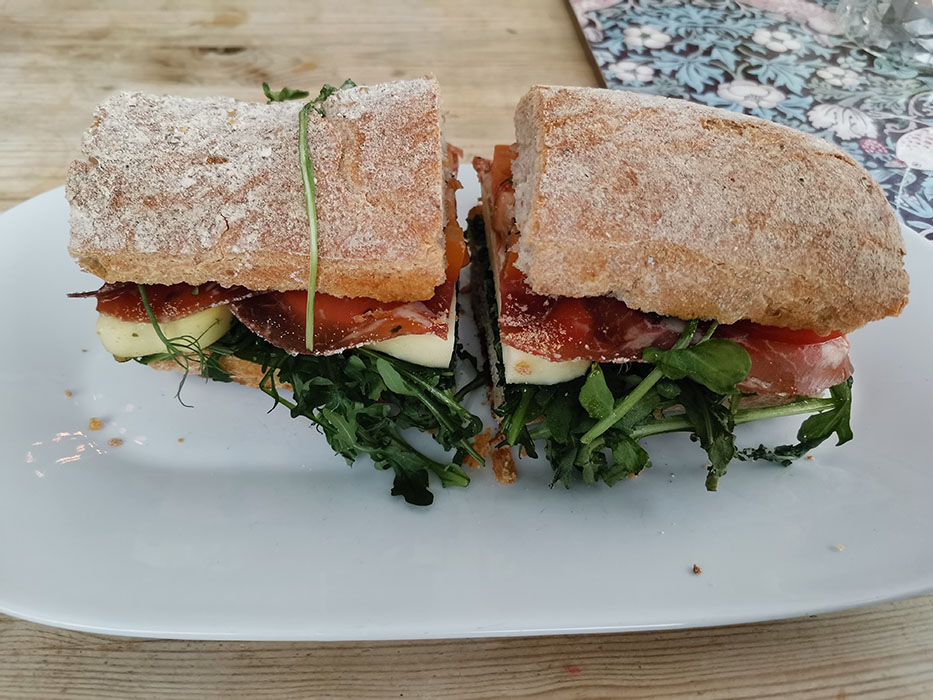 Mozzarella &  Prosciutto macka Åre Bageri Årevägen 55 837 52 Åre Sweden https://heidisboble.no/ @heidisboble