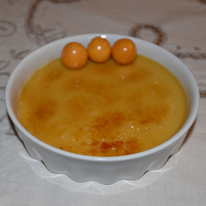 Crème brûlée smaksatt med soya Ingredienser 3 dl Kremfløte (300g) 1 dl H-melk (100g) 5 Eggeplommer (60g) ¾ dl Sukker (60 g) 35 g Japansk Soya (gjerne med mindre salt) Topping: 4-6 ts Sukker til å brenne av https://heidisboble.no/ @heidisboble