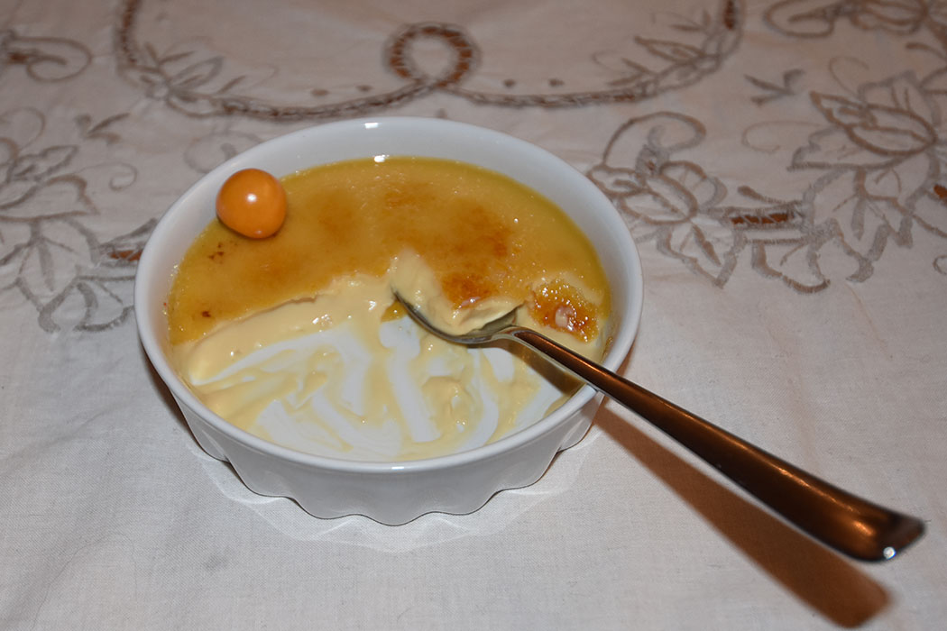 Crème brûlée smaksatt med soya Ingredienser 3 dl Kremfløte (300g) 1 dl H-melk (100g) 5 Eggeplommer (60g) ¾ dl Sukker (60 g) 35 g Japansk Soya (gjerne med mindre salt) Topping: 4-6 ts Sukker til å brenne av https://heidisboble.no/ @heidisboble
