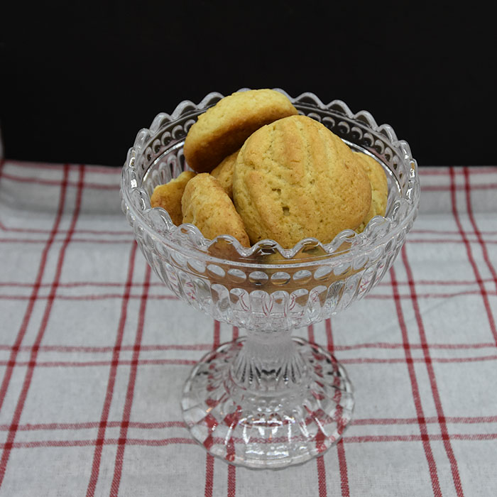 Farmors Serinakaker Ingredienser 150 g Smør 250 g Hvetemel 2 ts Bakepulver 2 ts Vaniljesukker 100 g Sukker 1-2 Egg https://heidisboble.no/ @heidisboble