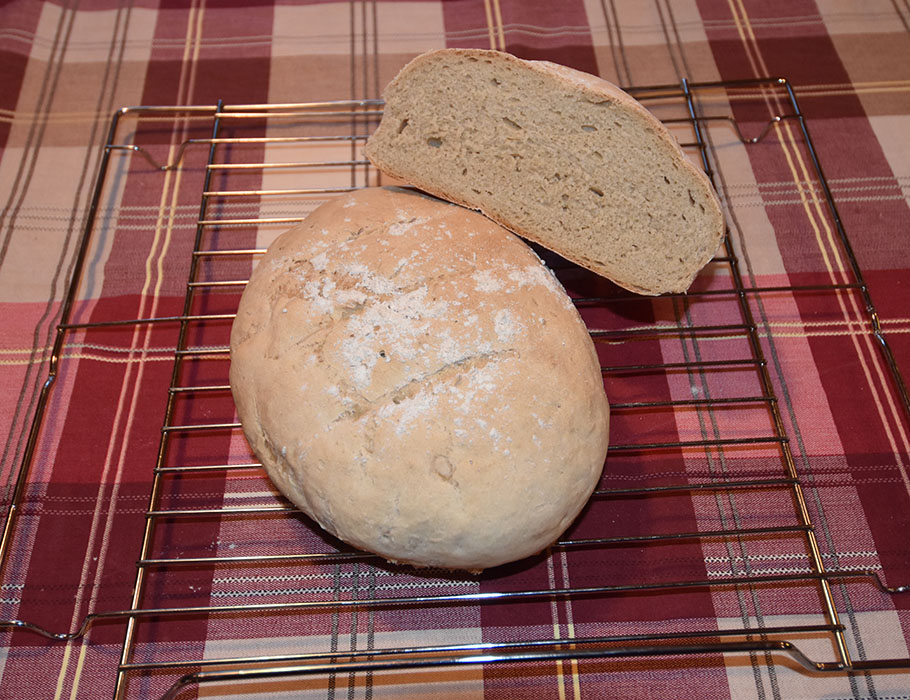 Gresk landbrød etter oppskrift fra kungsörnen Ingredienser 1 pk Grekiskt Lantbröd mel fra Kungsörnen 1 pk Gjær (50 g) 6 dl Vann (fingervarmt) https://heidisboble.no/ @heidisboble