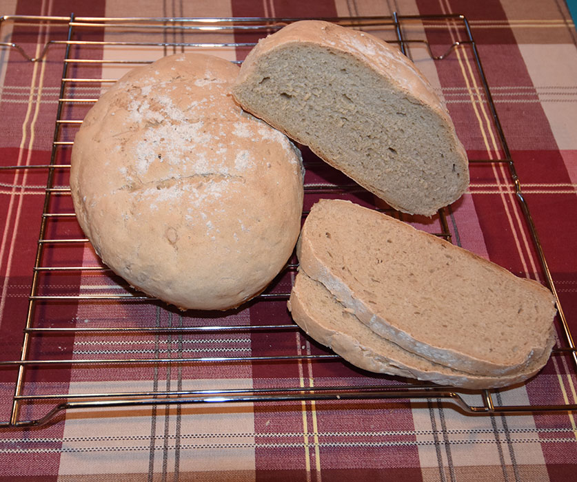 Gresk landbrød etter oppskrift fra kungsörnen Ingredienser 1 pk Grekiskt Lantbröd mel fra Kungsörnen 1 pk Gjær (50 g) 6 dl Vann (fingervarmt) https://heidisboble.no/ @heidisboble