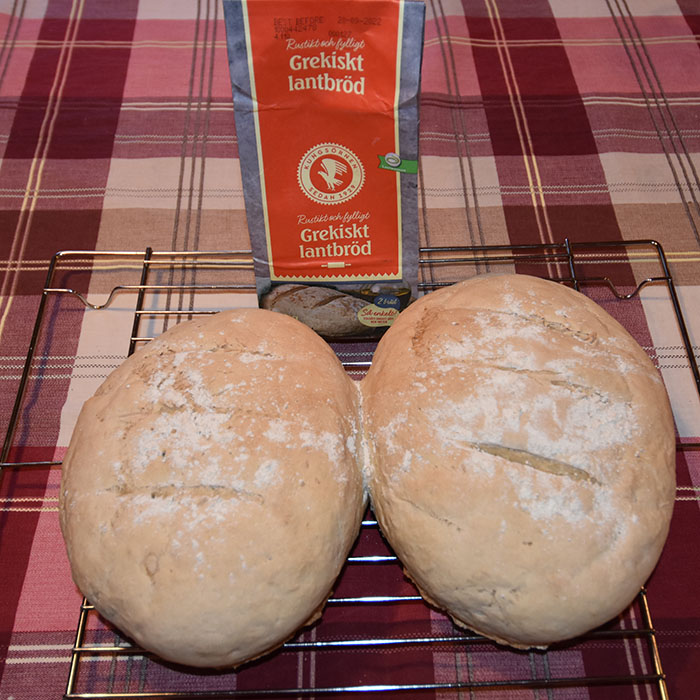 Gresk landbrød etter oppskrift fra kungsörnen Ingredienser 1 pk Grekiskt Lantbröd mel fra Kungsörnen 1 pk Gjær (50 g) 6 dl Vann (fingervarmt) https://heidisboble.no/ @heidisboble