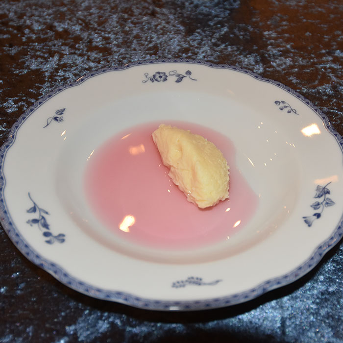 Polentagrøt Ingredienser: 6 ss Polentagryn 1 l Melk 2 - 3 ss Sukker 4 Mandeldråper https://heidisboble.no/ @heidisboble