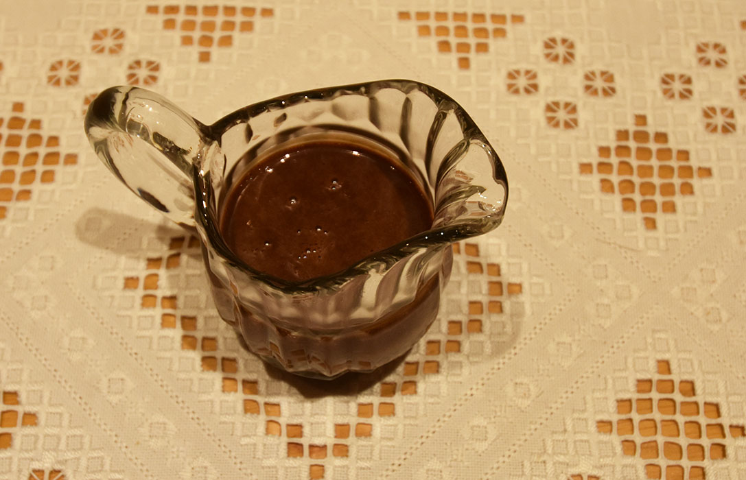 Sjokoladesaus Ingredienser: 100 g Kokesjokolade 1 ½ dl Kremfløte https://heidisboble.no/ @heidisboble