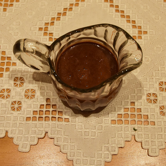 Sjokoladesaus Ingredienser: 100 g Kokesjokolade 1 ½ dl Kremfløte https://heidisboble.no/ @heidisboble