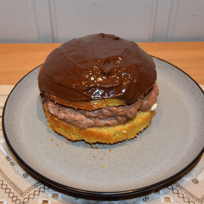 Appelsin – og kokosmuffins med sjokoladebiter Ingredienser 4 Egg 75 g Sukker 1 ½ dl Appelsinsaft (nypresset) 1 ts Vaniljesukker 2 ss Olje (nøytral) 1 ss Appelsinskall (raspet) 2 ts Bakepulver 40 g Kokosmel 20 g Rismel (eller kokosmel) 130 g Hvetemel 25 g Sjokoladebiter (valgfritt) https://heidisboble.no/ @heidisboble