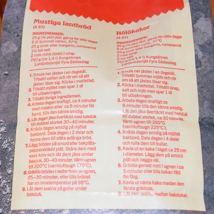 Landbrød etter oppskrift fra Kungsörnen (Lantbrödsmjöl 4 sädesslag) Ingredienser 750 g Lantbröds mel fra Kungsörnen (fyra sådesslag) ½ pk Gjær (25 g) 5 dl Vann (fingervarmt) 25 g Smør 1 ½ ts Salt 2 ss Sirup (Mørk) https://heidisboble.no/ @heidisboble