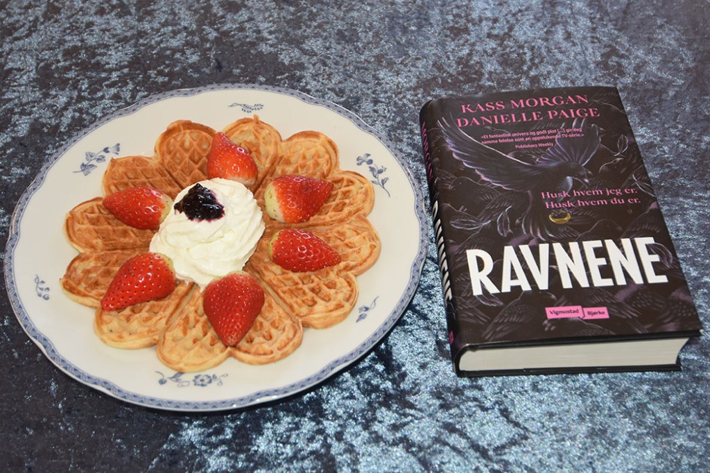 Morgan, Kass & Paige, Danielle (2022) «Ravnene» Vigmostad & Bjørke OG VAFFEL Ingredienser: 1 Egg 5-6 dl Melk 350 g Hvetemel Smør https://heidisboble.no/ @heidisboble