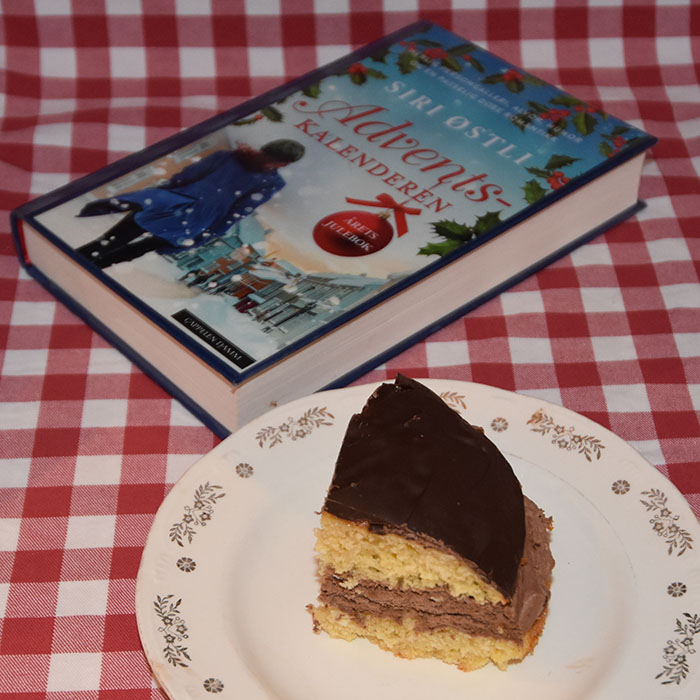 Østli, Siri (2021) «Adventskalenderen», Cappelen Dam OG Appelsin – og kokosmuffins med sjokoladebiter Ingredienser 4 Egg 75 g Sukker 1 ½ dl Appelsinsaft (nypresset) 1 ts Vaniljesukker 2 ss Olje (nøytral) 1 ss Appelsinskall (raspet) 2 ts Bakepulver 40 g Kokosmel 20 g Rismel (eller kokosmel) 130 g Hvetemel 25 g Sjokoladebiter (valgfritt) https://heidisboble.no/ @heidisboble