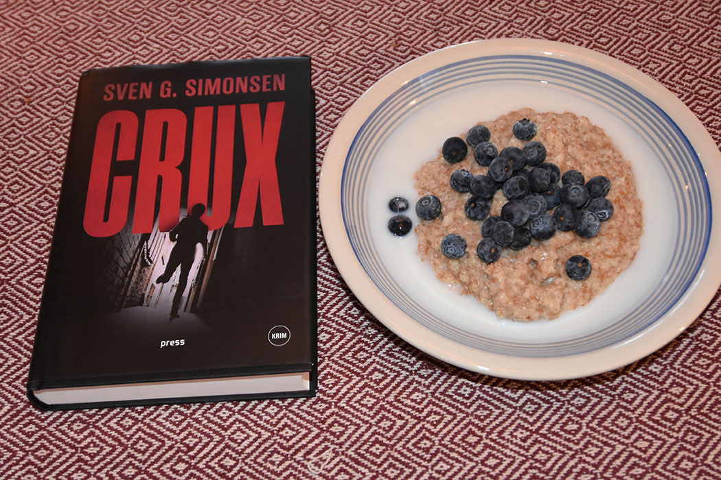 Simonsen, Sven G. (2022) «Crux», Press forlag OG Havregrøt med Hvetekli og eplemos Ingredienser: 1 dl Havregryn 1 ss Hvetekli 1 ½ dl Vann Topping: Blåbær Melk https://heidisboble.no/ @heidisboble