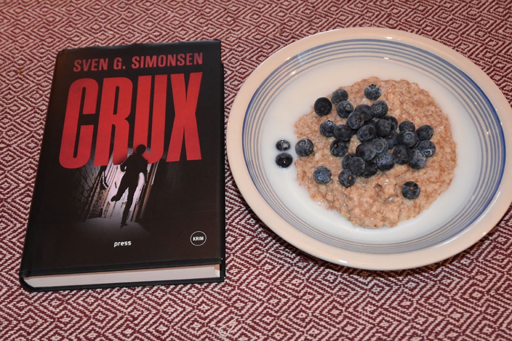 Simonsen, Sven G. (2022) «Crux», Press forlag OG Havregrøt med Hvetekli og eplemos Ingredienser: 1 dl Havregryn 1 ss Hvetekli 1 ½ dl Vann Topping: Blåbær Melk https://heidisboble.no/ @heidisboble