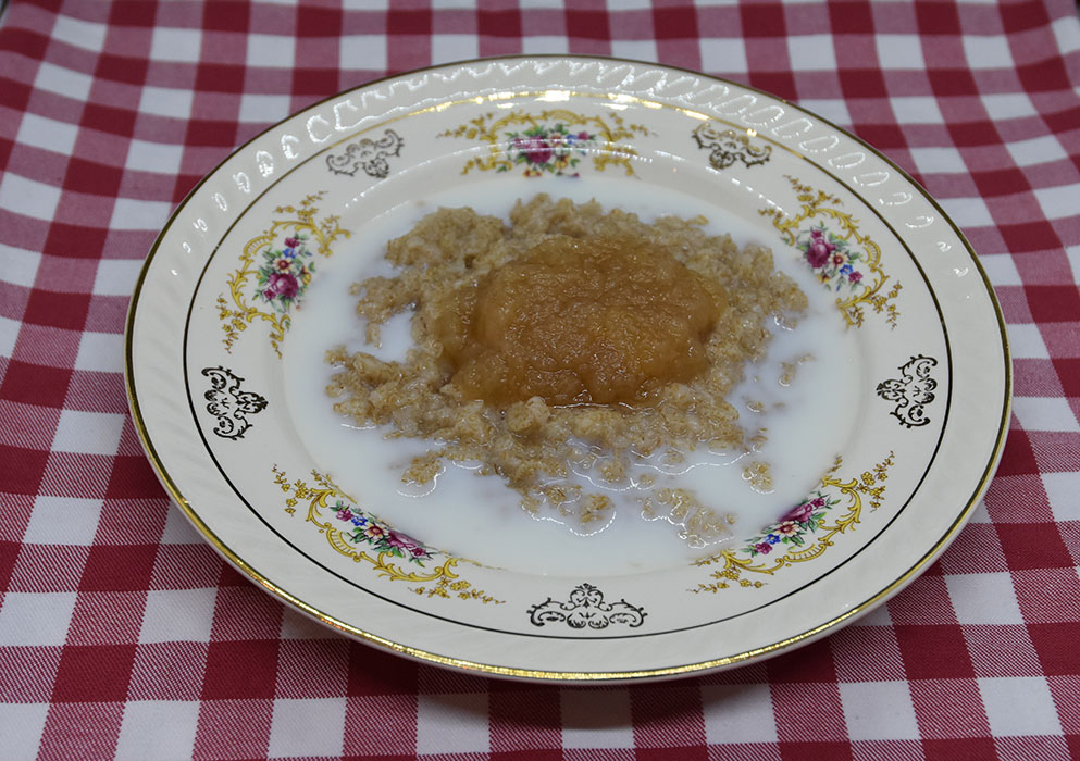 Speltgrøt Ingredienser: 2 dl Speltgryn 4 dl Vann Salt (valgfritt) Tilbehør/topping Eplemos Melk https://heidisboble.no/ @heidisboble