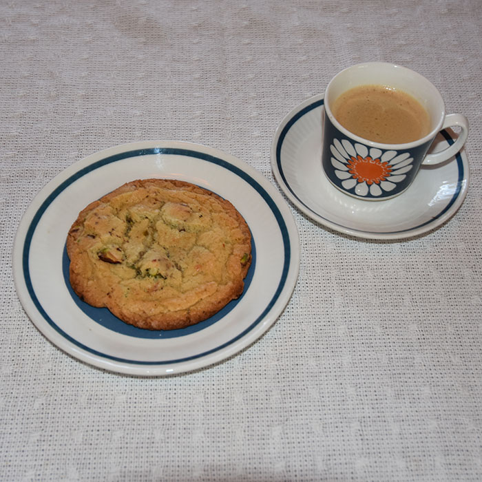 Cookies uten brunt sukker Ingredienser 115 g Smør 200 g Sukker 1 Egg 2 ts Vaniljesukker 225 g Hvetemel 1 ts Natron 150 g Sjokolade og/eller pistasjnøtter (hakket) https://heidisboble.no/ @heidisboble