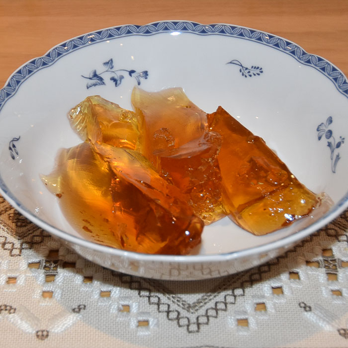 Eplegele md vaniljesaus Ingredienser: 10 dl Eplesaft (Sterk ) - for oppskrift, trykk HER 1-2 ss Sukker (hvis nødvendig) 5-6 Gelatinblader Tips! Istedenfor eplesaft kan du koke inn 15 dl eplejuice til 10 dl, og ellers følge oppskriften Vaniljesaus (enkel): 5 dl Melk 2 Egg 1 ts Potetmel 1 ss Vaniljesukker 2-3 ss Sukker https://heidisboble.no/ @heidisboble