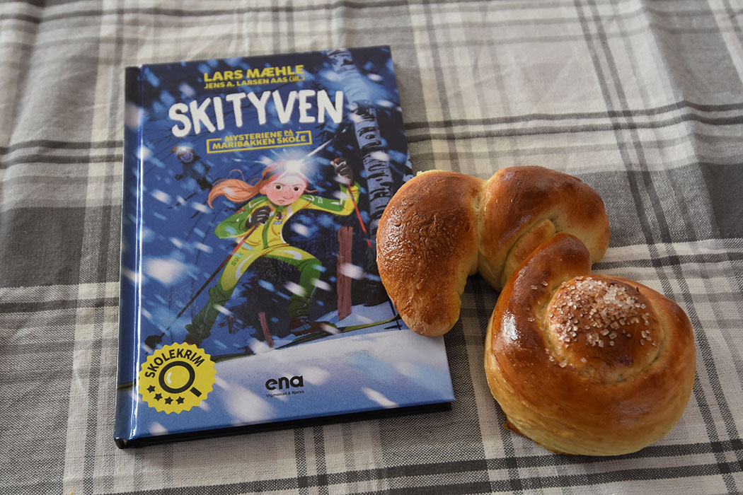 Mæhle, Lars (2020) «Skityven», Ena Vigmostad & Bjørke OG Påskeharer Ingredienser_ 20 g Havregryn 5 ½ dl Vann 1 pakke Gjær 1 dl Olje (raps) 200 g Sukker 5 g Salt 20 g Kardemomme 1 kg Hvetemel Pensling: 1 Egg (sammenvispet) Perlesukker https://heidisboble.no/ @heidisboble