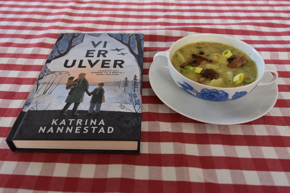 Nannestad, Katrina (2022) «Vi er ulver», HarperCollins OG Russisk potet- og soppsuppe Ingredienser 2 ss Smør 1 Purre (hakket) ½ Løk 1 Gulrot (hakket) 7½ dl Grønnsaksbuljong (eller kylling) 2 ts Dill (tørket) 1 Laurbærblad 400 g Poteter (i terninger) 400 g Sjampinjonger (i skiver) 2 dl Melk ½ dl Fløte (valgfritt) 2 ss Hvetemel Salt, pepper https://heidisboble.no/ @heidisboble