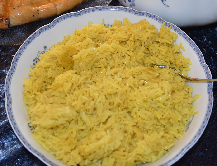 Eritreisk ris Ingredienser: 4 dl Ris 8 dl Vann 1 ts Salt 1 ss Karri 2 ss Olje (oliven) ½ ts Hvitløkspulver https://heidisboble.no/ @heidisboble