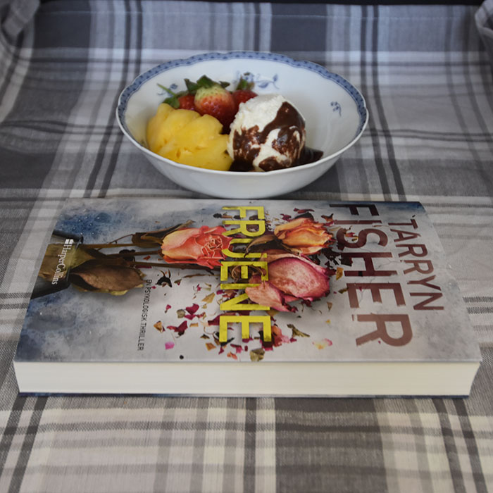 Fisher, Tarryn (2022) «Fruene», HarperCollins OG Sjokoladesaus – Heidis enkle Ingredienser: 100 g Kokesjokolade 1 ½ dl Kremfløte https://heidisboble.no/ @heidisboble