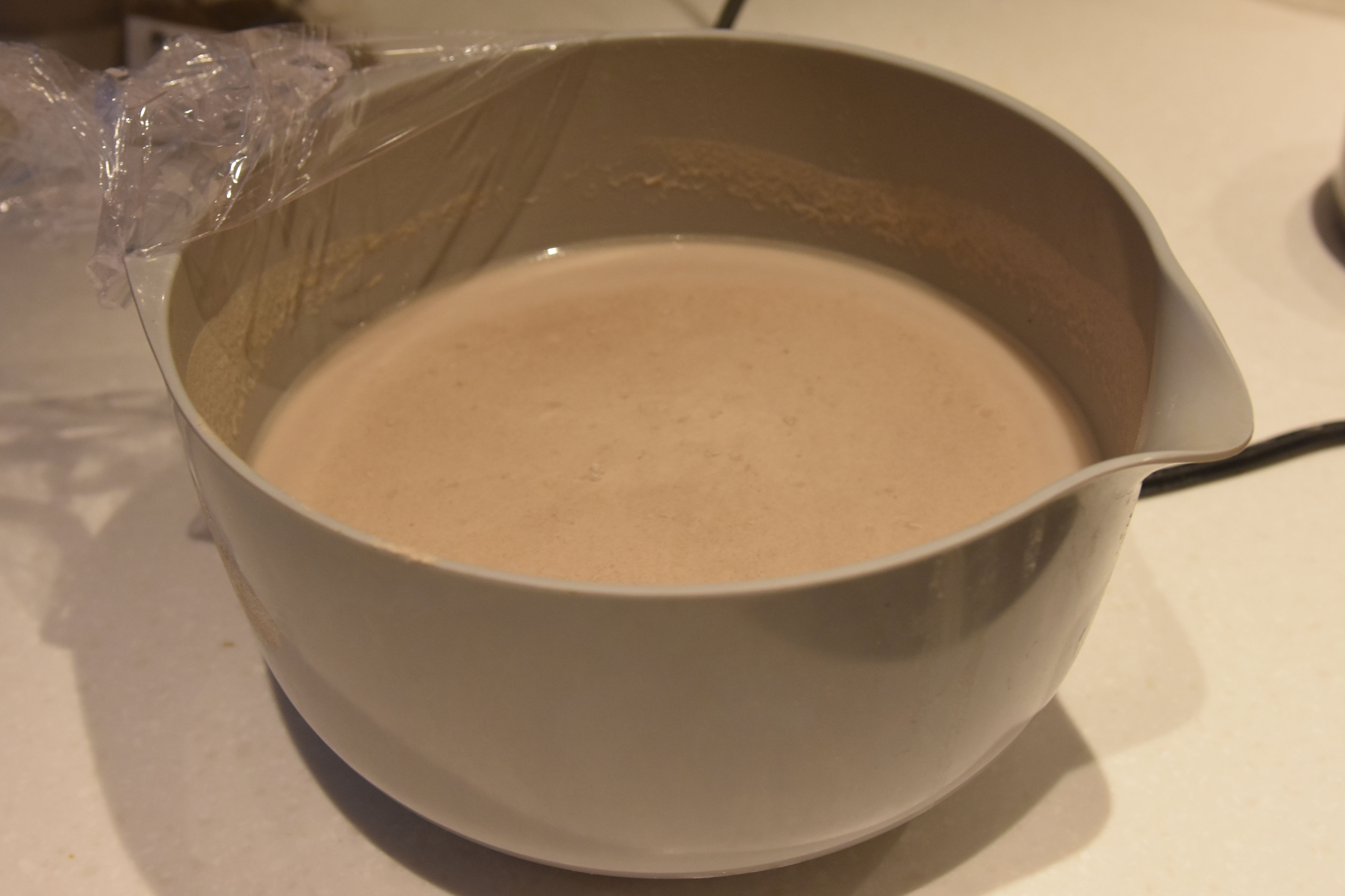 Injera (eritreiske leser) Ingredienser: Dag 1: 200 g Teff (eller byggmel) 2 ½ dl Vann (lunket) Dag 2, 3 (eller 4): 1 ts Salt 1 ts Natron 1 ½ dl Vann https://heidisboble.no/ @heidisboble