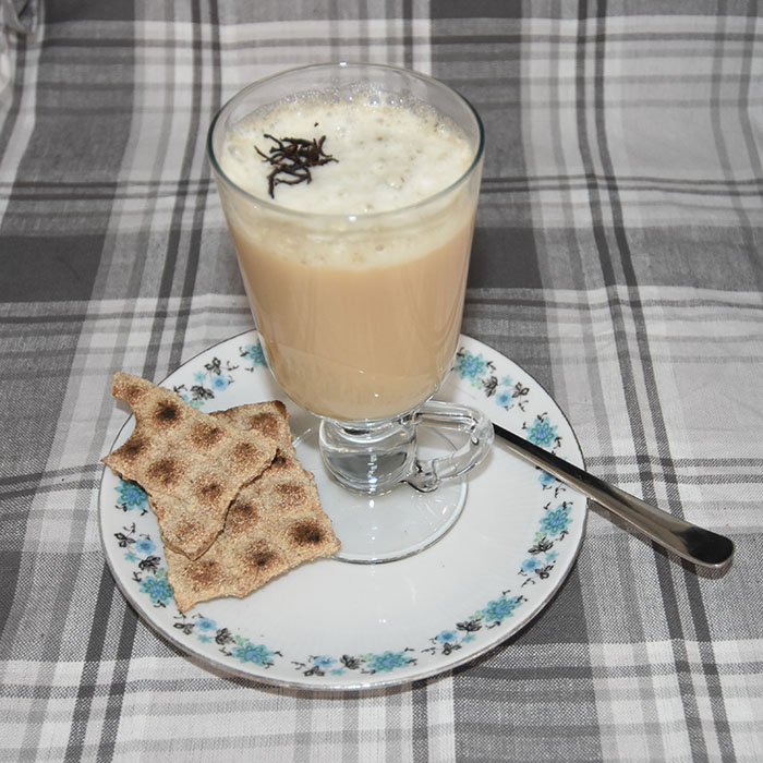 London Fog tea latte – Earl grey te med melk og honning Ingredienser: 2 dl Vann 1 ts Earl grey te (eller en tepose) 1 dl Melk 1 ts Vaniljesukker ½ - 1 ts Honning https://heidisboble.no/ @heidisboble