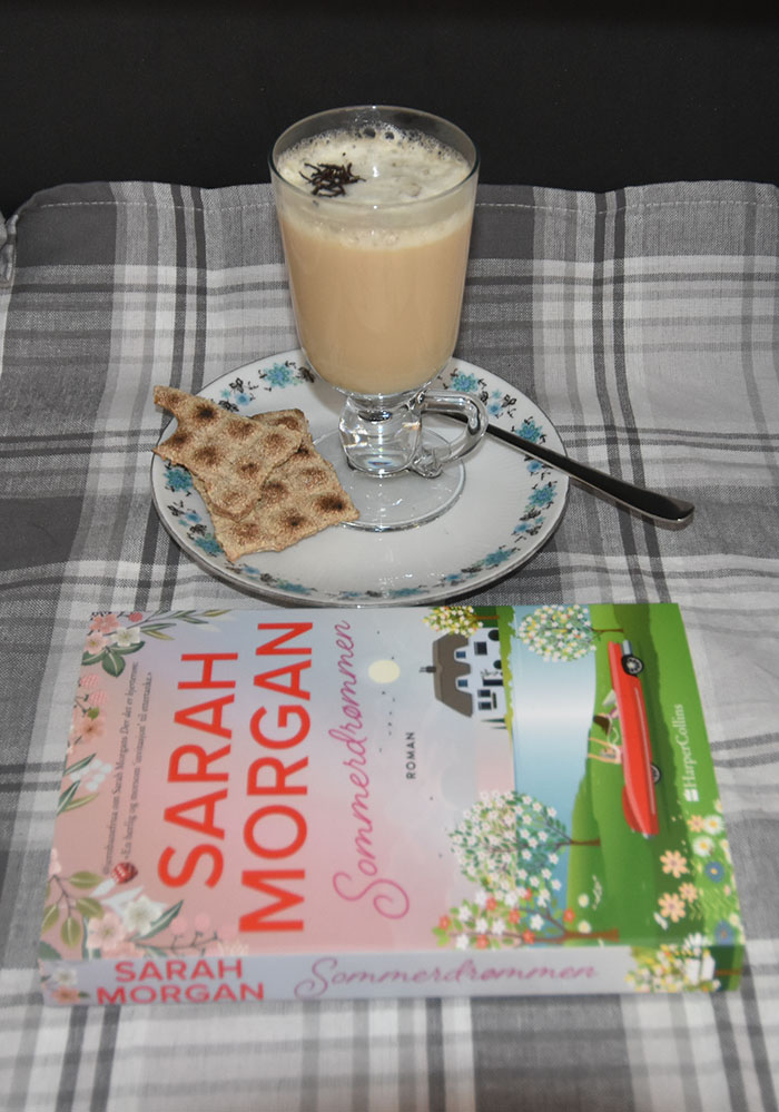 Morgan, Sarah (2022) «Sommerdrømmen», HarperCollins MED London Fog tea latte – Earl grey te med melk og honning Ingredienser: 2 dl Vann 1 ts Earl grey te (eller en tepose) 1 dl Melk 1 ts Vaniljesukker ½ - 1 ts Honning https://heidisboble.no/ @heidisboble