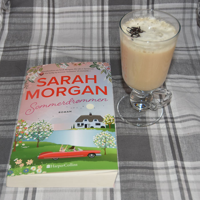 Morgan, Sarah (2022) «Sommerdrømmen», HarperCollins MED London Fog tea latte – Earl grey te med melk og honning Ingredienser: 2 dl Vann 1 ts Earl grey te (eller en tepose) 1 dl Melk 1 ts Vaniljesukker ½ - 1 ts Honning https://heidisboble.no/ @heidisboble