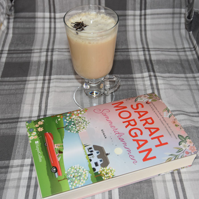 Morgan, Sarah (2022) «Sommerdrømmen», HarperCollins MED London Fog tea latte – Earl grey te med melk og honning Ingredienser: 2 dl Vann 1 ts Earl grey te (eller en tepose) 1 dl Melk 1 ts Vaniljesukker ½ - 1 ts Honning https://heidisboble.no/ @heidisboble