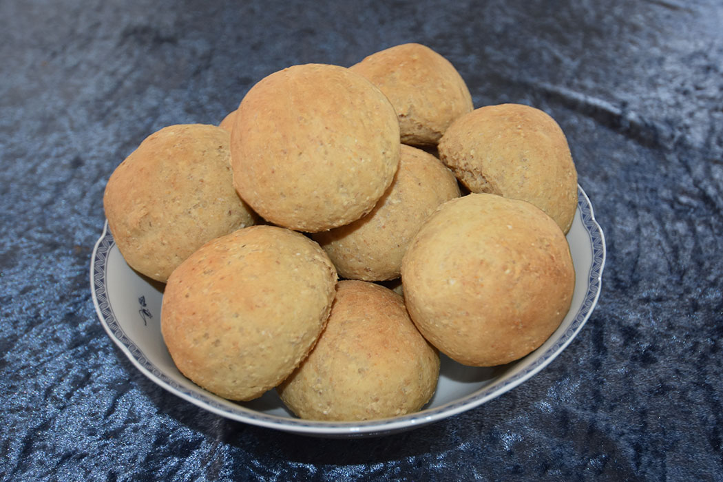 Havreklirundstykker med hvetekim Ingredienser: 1 pk Gjær 3 ss Olje (nøytral) 5 (½) dl Vann 2 ts Salt 200 g Havrekli (3 dl) 100 g Hvetekim (2 dl) 9 dl Hvetemel https://heidisboble.no/ @heidisboble