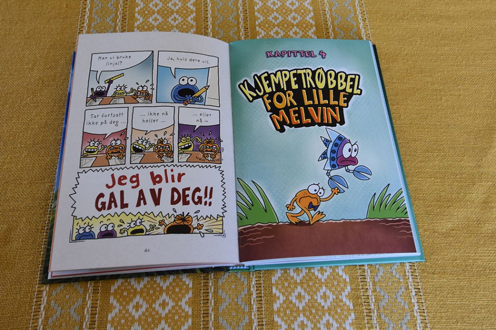 Pilkey, Dav (2022) «Superpus fra alle kanter», Vigmostad Bjørke OG Sjokoladepudding Ingredienser: 7 dl Melk 1 Egg ½ dl Sukker 1 dl Kakao 1 dl Maisenna 2 ts Vaniljesukker https://heidisboble.no/ @heidisboble