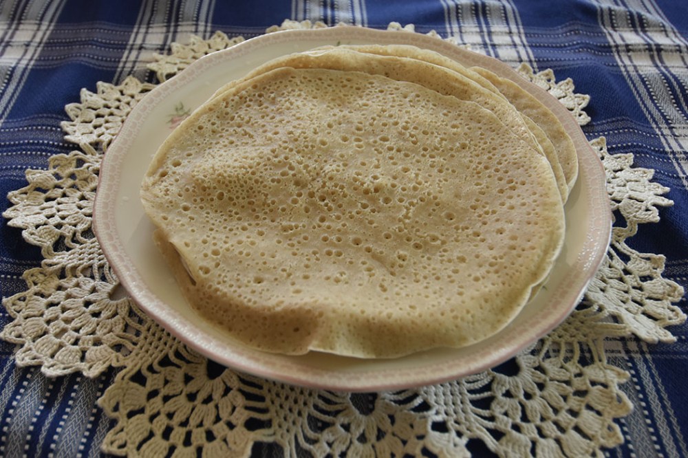 Ingredienser: 2 dl Hvetemel 1 dl Rugmel (fint) 2 ts Bakepulver ½ ts Salt 5 dl Vann med kullsyre 2 ss Eddik (vinvin eller eplecider) https://heidisboble.no/ @heidisboble