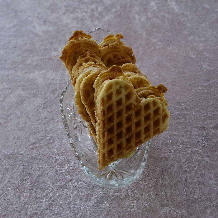 Kakevafler Ingredienser: 500 g Potetmel 250 g Sukker 250 g Smør (margarin går utmerket) 4 Egg 3 ts Bakepulver https://heidisboble.no/ @heidisboble