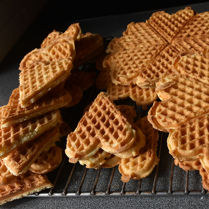 Kakevafler Ingredienser: 500 g Potetmel 250 g Sukker 250 g Smør (margarin går utmerket) 4 Egg 3 ts Bakepulver https://heidisboble.no/ @heidisboble