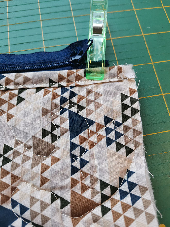 Sy et enkelt penal til skolestart Oppskrift på: https://heidisboble.no/ @heidisboble