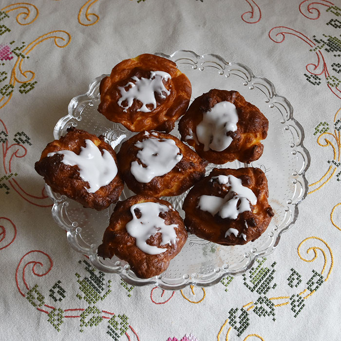 Sommerens wienerbrød Ingredienser 5 dl Melk 170 g Smør 200 g Hvetemel Ca 4 Egg Topping: Melis 2 dråper Sitron Vann https://heidisboble.no/ @heidisboble