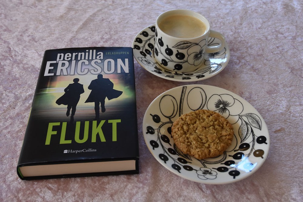 Ericson, Pernilla (2022) «Flukt», HarperCollins OG Mormors Havrekjeks Ingredienser: 200 g Smør 2 ½ dl Sukker (hvitt) ½ dl Sukker (brunt) 2 ts Vaniljesukker 1 Egg 2 ½ dl Hvetemel 5 dl Havregryn (lettkokte) ½ ts Bakepulver ½ ts Natron https://heidisboble.no/ @heidisboble