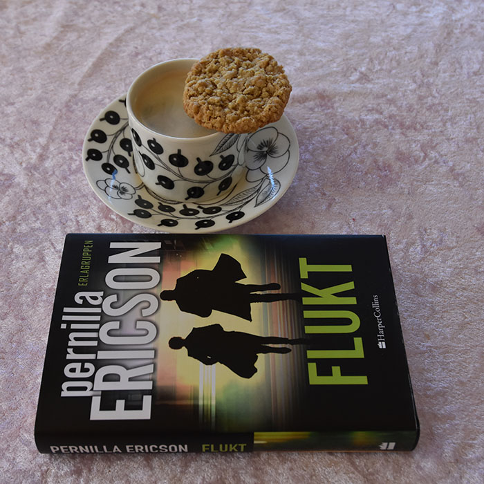 Ericson, Pernilla (2022) «Flukt», HarperCollins OG Mormors Havrekjeks Ingredienser: 200 g Smør 2 ½ dl Sukker (hvitt) ½ dl Sukker (brunt) 2 ts Vaniljesukker 1 Egg 2 ½ dl Hvetemel 5 dl Havregryn (lettkokte) ½ ts Bakepulver ½ ts Natron https://heidisboble.no/ @heidisboble