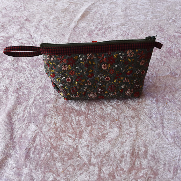 Sy et flott sminkepung, penal og/eller toalettmappe Oppskrift på: https://heidisboble.no/ @heidisboble