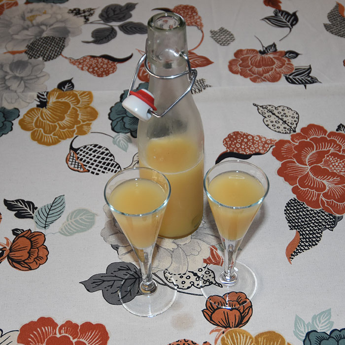 Ingefærshoots med sitron Ingredienser 50 g Ingefær (hakket) 4 dl Vann 1-2 ss Honning ¼ - ½ Sitron (presset) https://heidisboble.no/ @heidisboble