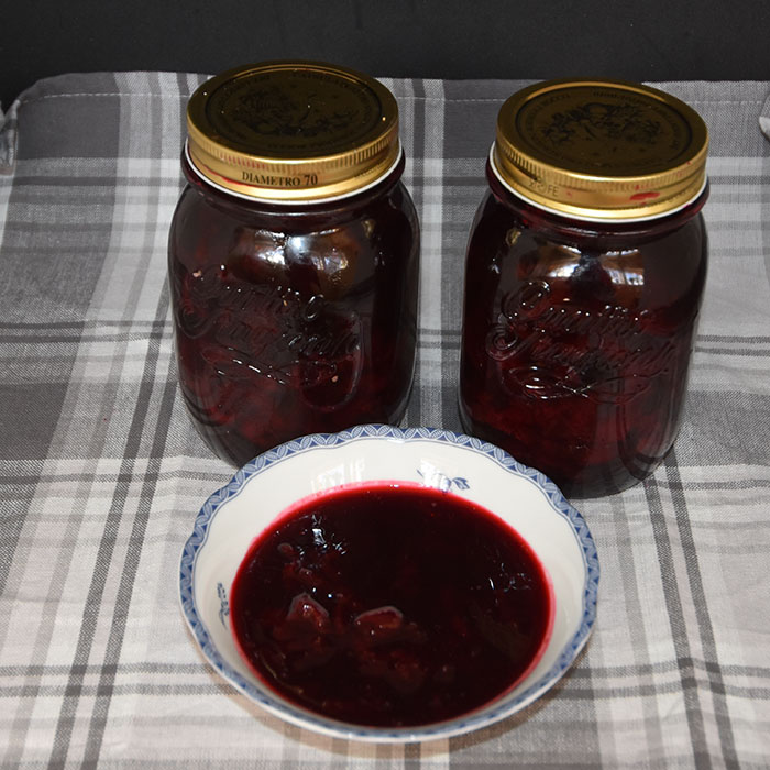 Kirsebærsyltetøy Ingredienser: 1 ½ l Kirsebær (sure) 1 dl Vann 6 dl Sukker ca. 1 ½ ts Syltepulver (Tørsleffs) - valgfritt https://heidisboble.no/ @heidisboble