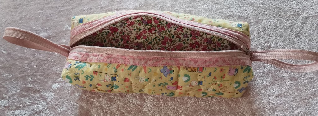 Sy et flott og enkelt penal Oppskrift på: https://heidisboble.no/ @heidisboble