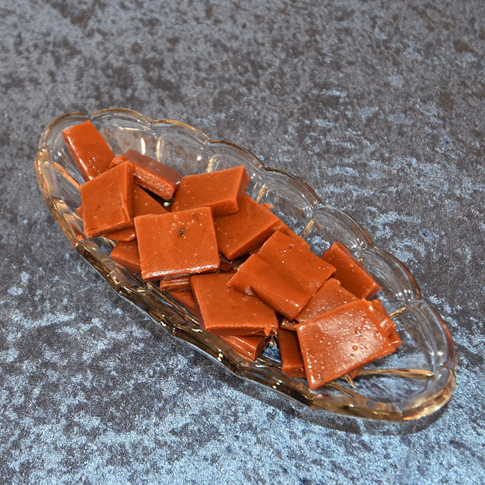 Ripskarameller Ingredienser: 2 dl Ripssaft (usukret) 2½ dl Sukker (ca 1-1½ dl hvis du bruker sukret saft) 1½ dl Kremfløte 1 ss Honning https://heidisboble.no/ @heidisboble