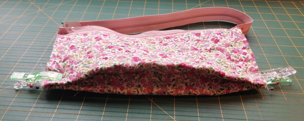 Sy en flott og enkel sminkepung Oppskrift på: https://heidisboble.no/ @heidisboble