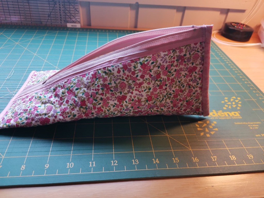 Sy et enkelt penal til skolestart Oppskrift på: https://heidisboble.no/ @heidisboble