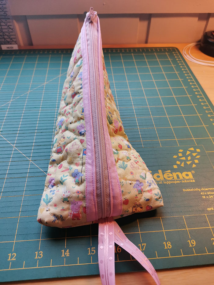 Sy et enkelt penal til skolestart Oppskrift på: https://heidisboble.no/ @heidisboble