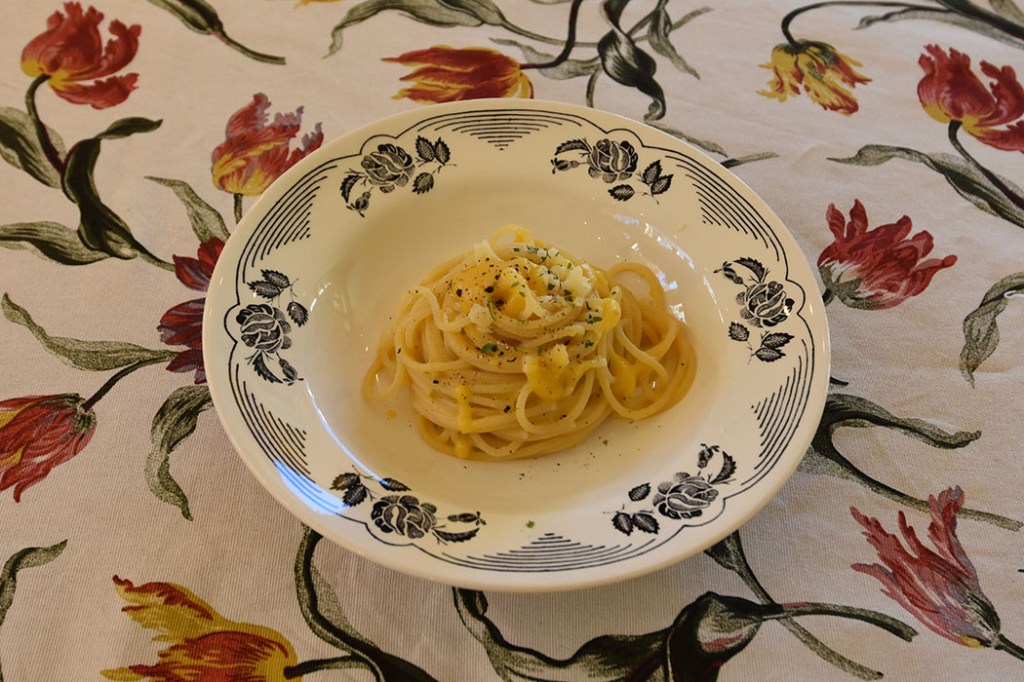 Gresskarpasta – Spagetti med kremet gresskarsaus Ingredienser 800 g Gresskar 2 ss Olje (oliven) 1 Løk 3 fedd Hvitløk 3 dl Vann 1 terning Grønnsaksbuljong ½ -1 ts Rosmarin 1 ½ dl Fløte Salt, pepper, parmesan https://heidisboble.no/ @heidisboble