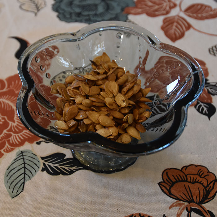 Ristede gresskarkjerner Ingredienser Gresskarkjerner (rå fra gresskar) Olivenolje Salt https://heidisboble.no/ @heidisboble