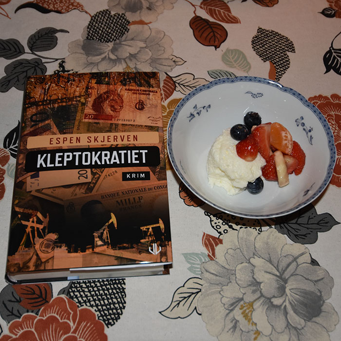Skjerven, Espen (2022) «Kleptokratiet», Forlagshuset i Vestfold OG Kjernemelkpudding Ingredienser 7 pl Gelatin ½ dl Vann (kokende) 5 dl Kjernemelk eller skummet kulturmelk 2 dl Fløte 2 ts Vaniljesukker 1-2 ss Sukker Tilbehør: Bær (oppskjært) Frukt (oppskjært) https://heidisboble.no/ @heidisboble