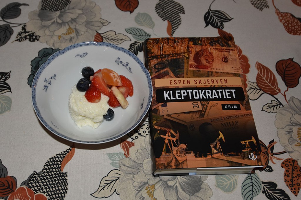 Skjerven, Espen (2022) «Kleptokratiet», Forlagshuset i Vestfold OG Kjernemelkpudding Ingredienser 7 pl Gelatin ½ dl Vann (kokende) 5 dl Kjernemelk eller skummet kulturmelk 2 dl Fløte 2 ts Vaniljesukker 1-2 ss Sukker Tilbehør: Bær (oppskjært) Frukt (oppskjært) https://heidisboble.no/ @heidisboble